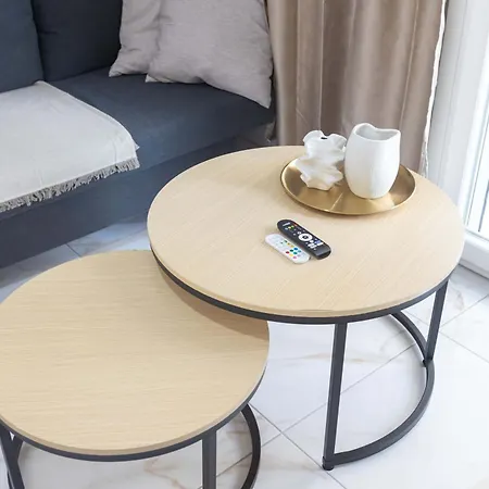 Bright New 1 Bd With Balcony In Lejlighed