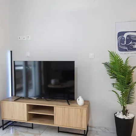 Lejlighed Bright New 1 Bd With Balcony In