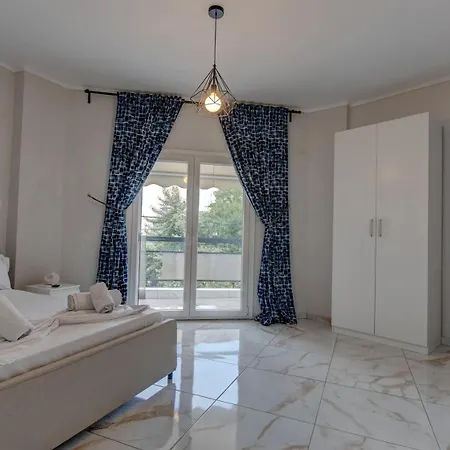 Bright New 1 Bd With Balcony In