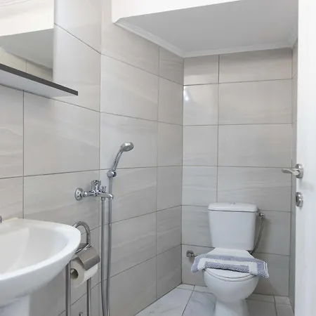 Bright New 1 Bd With Balcony In Thessalonique