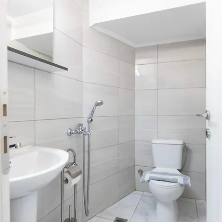 Appartement Bright New 1 Bd With Balcony In *