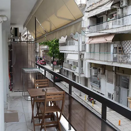 Bright New 1 Bd With Balcony In Appartement *